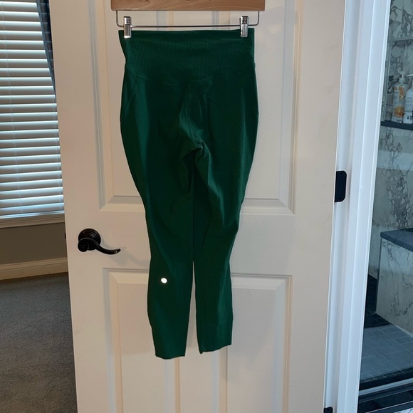 Lululemon Base Pace High-Rise Ribbed Tight 25"
Everglade Green 2021 Style W5EAPS - Picture 7 of 7